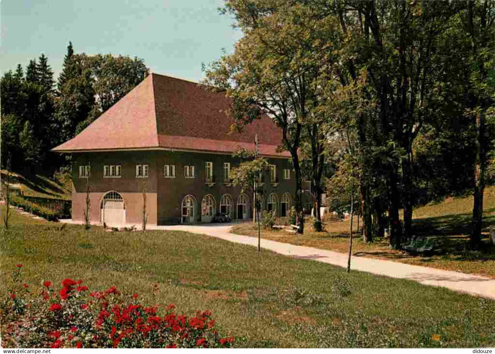 01 - Hauteville Lompnès - La salle des Fêtes - CPM - Voir Scans Recto-Verso