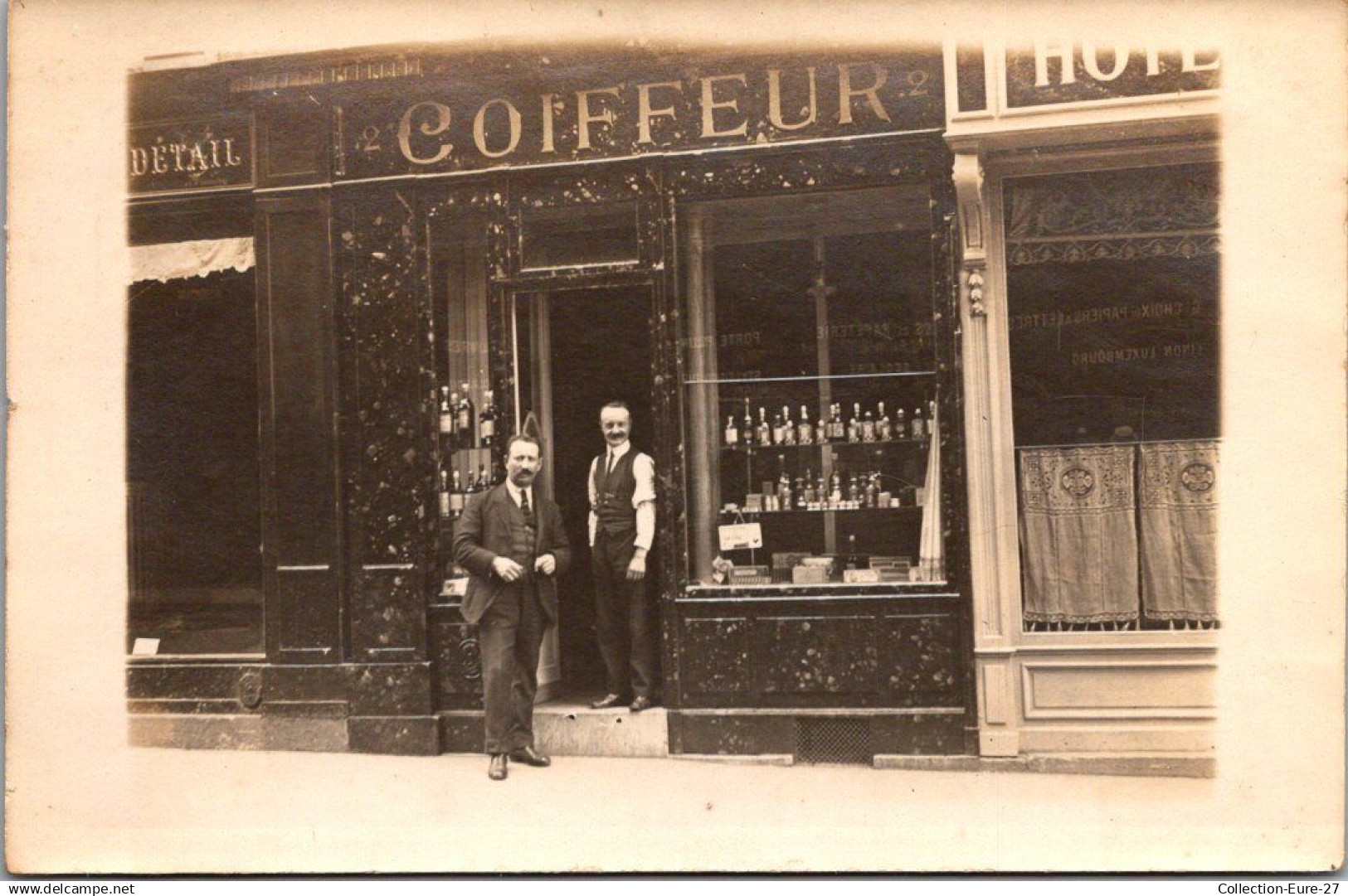 (03/02/25) 75-CPA PARIS - 6ème ARRONDISSEMENT - 2 RUE RACINE - COIFFEUR Mr JEAN DEVANT SON MAGASIN