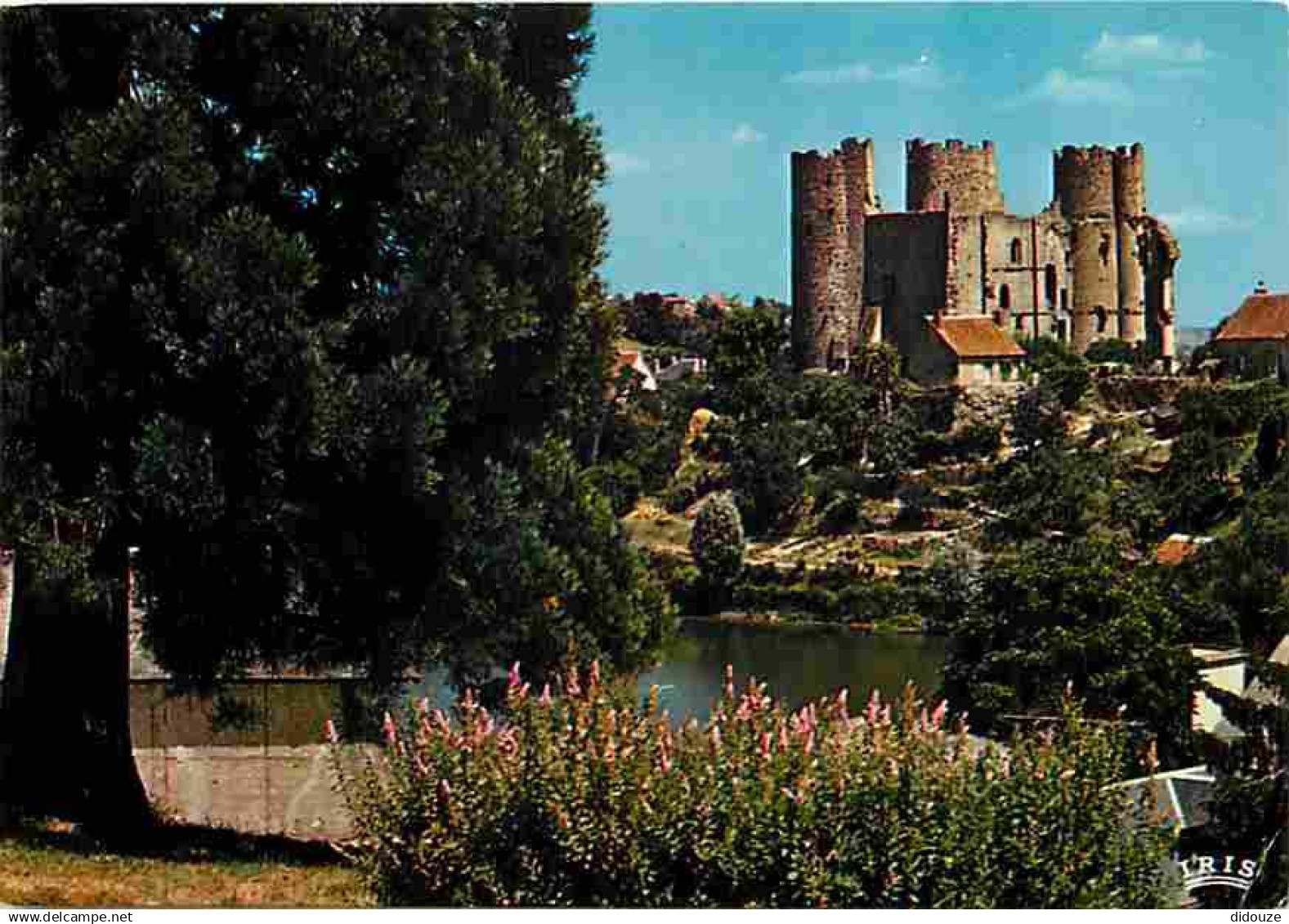 03 - Bourbon l'Archambault - Le Château des Ducs de Bourbon - CPM - Voir Scans Recto-Verso