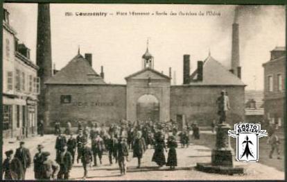 03 Commentry - 320. Commentry - Place Marcenot - Sortie des Ouvriers de l´Usine - cpa