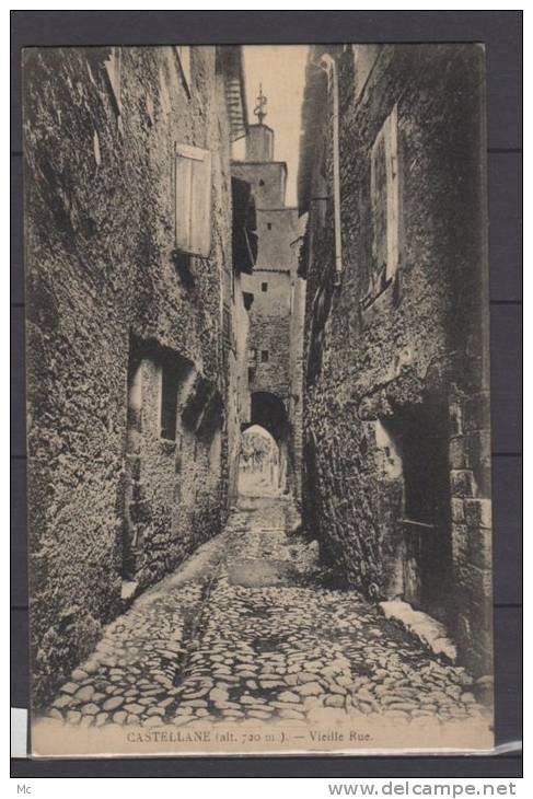 04 - Castellane - vieille rue