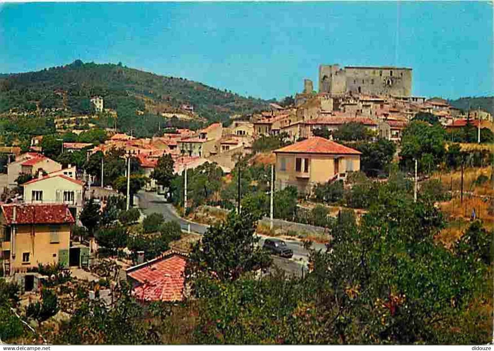 04 - Gréoux les Bains - Vue sur la Ville et le Château - Flamme Postale de Gréoux les Bains - Etat pli visible - CPM - V