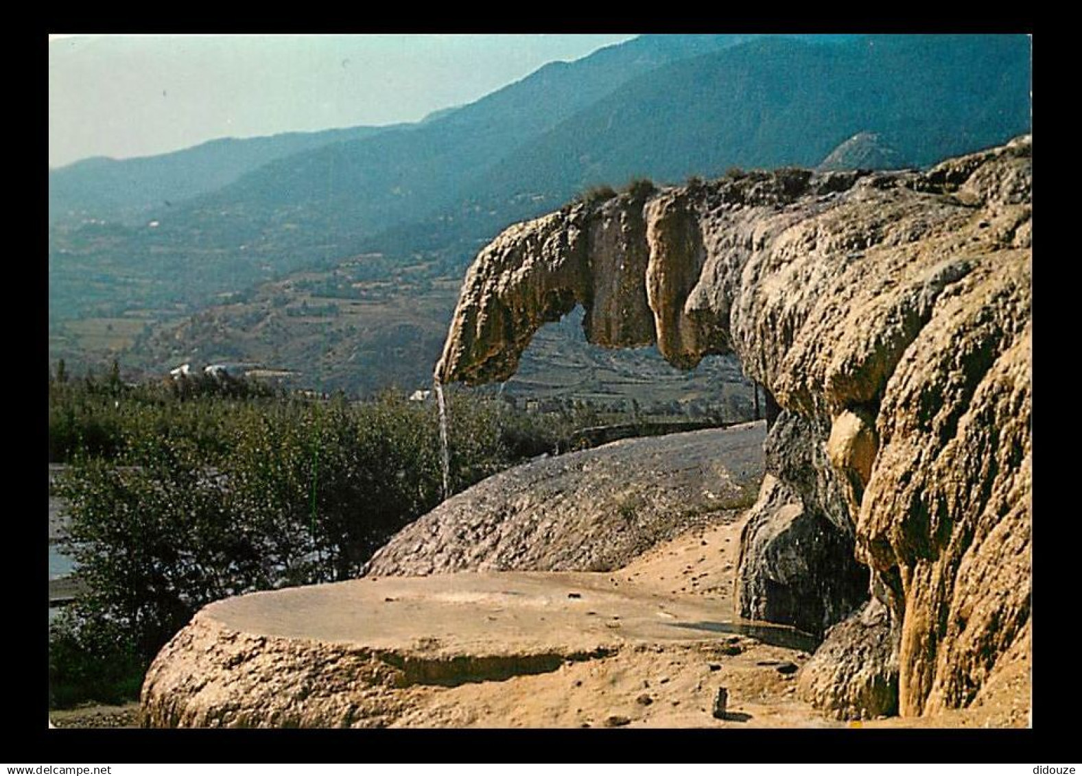 05 - Guillestre - Environs de Montdauphin - Guillestre - La fontaine pétrifiante de Réotier - CPM - Voir Scans Recto-Ver