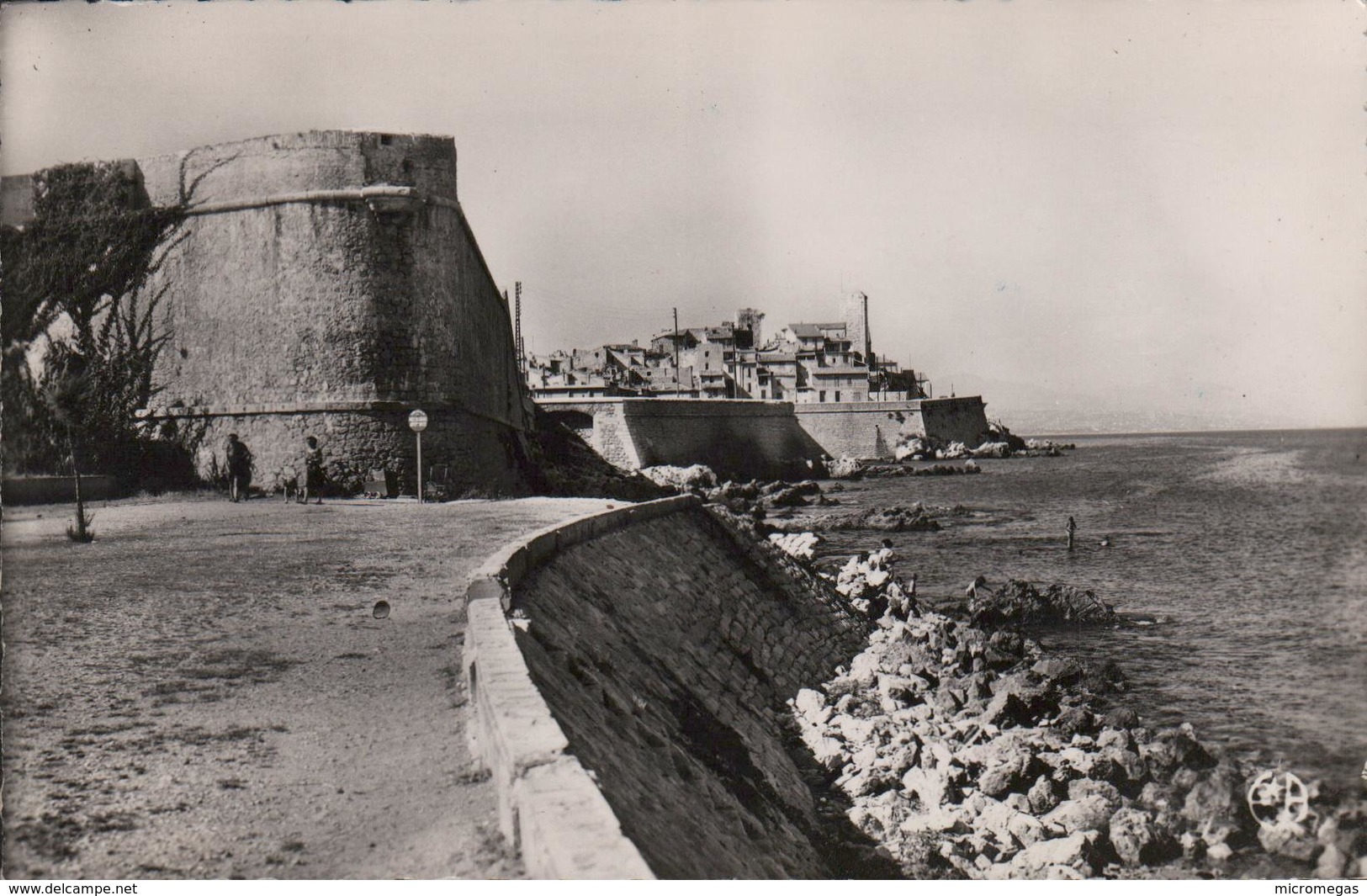 06 - ANTIBES - Les Remparts