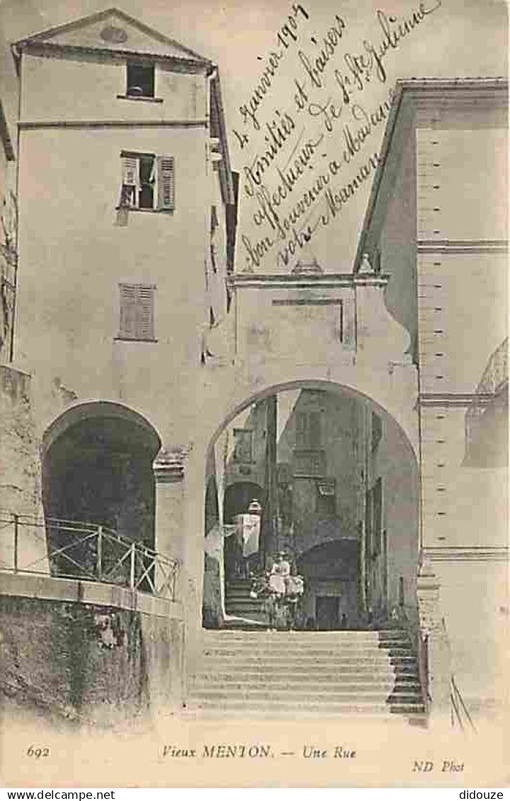 06 - Menton - Vieux Menton - Une Rue - Animée - CPA - Voir Scans Recto-Verso