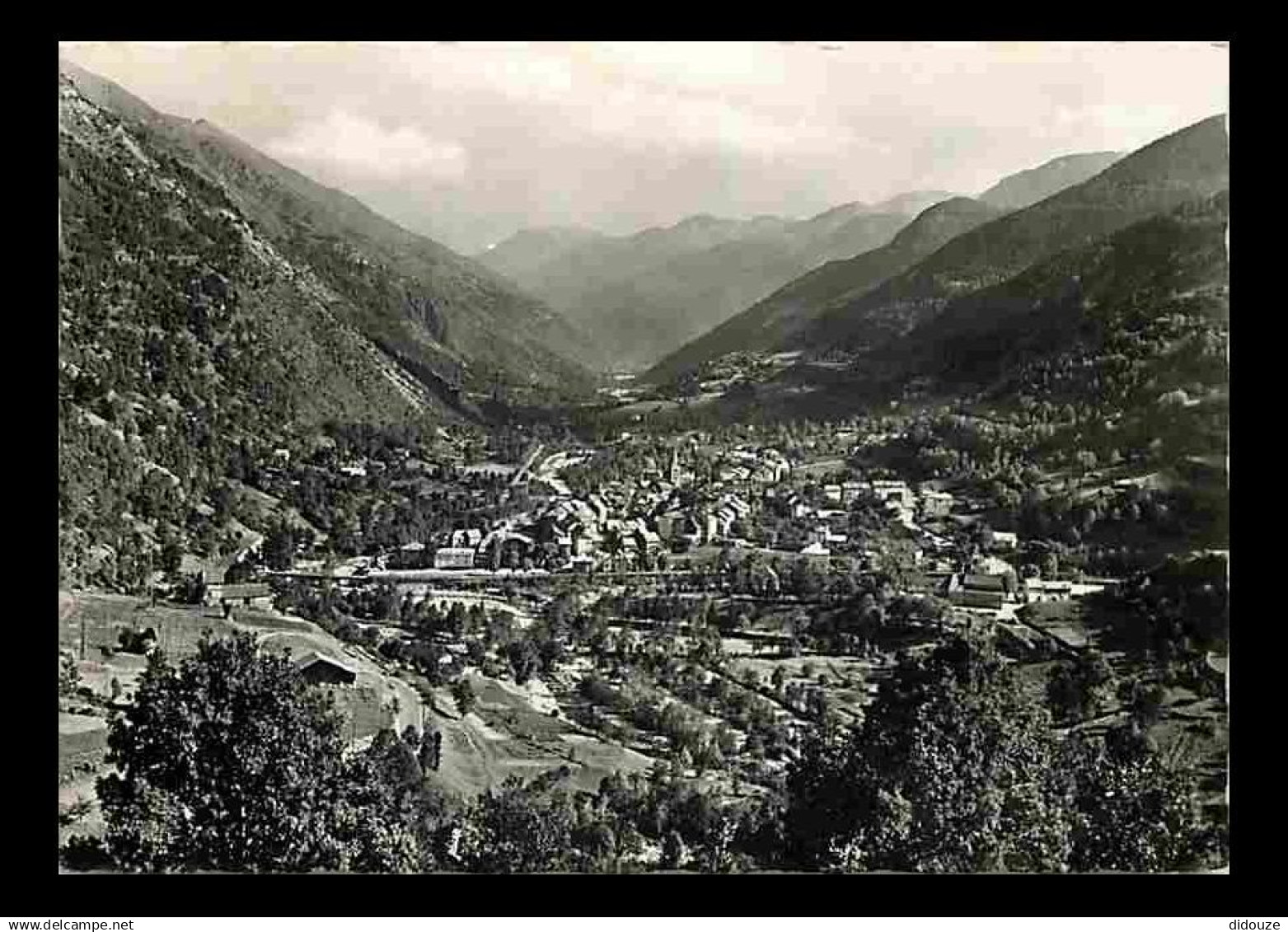 06 - Saint Etienne de Tinée - Vue Générale et la Vallée - CPM - Voir Scans Recto-Verso