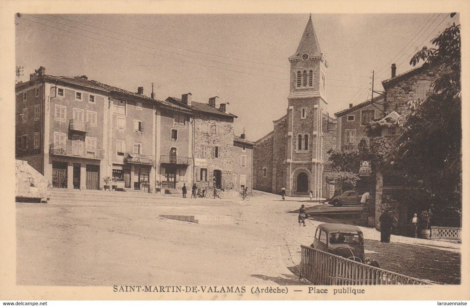 07 - SAINT MARTIN DE VALAMAS - Place publique