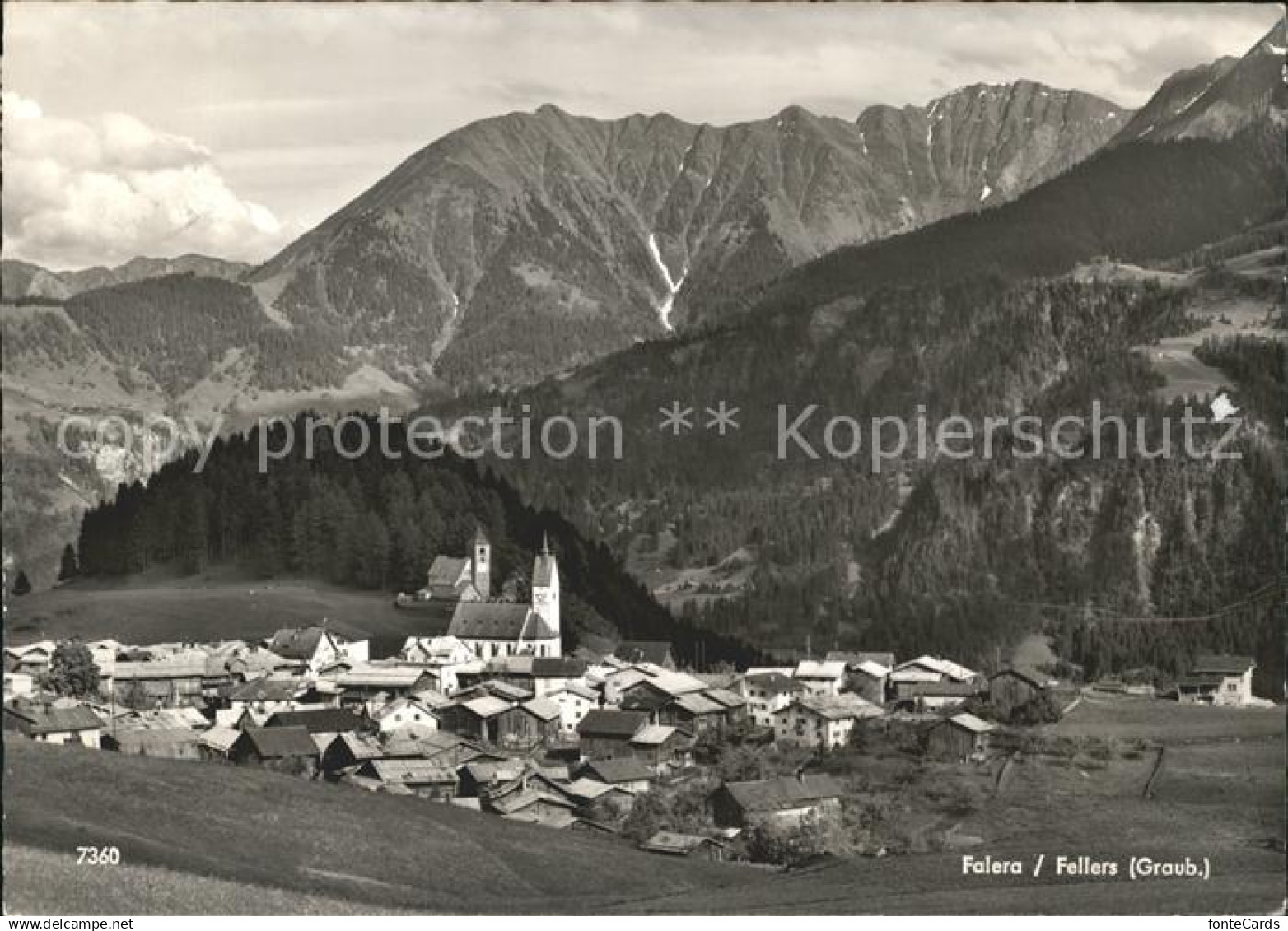 11647753 Falera Ortsansicht mit Kirche Alpenpanorama