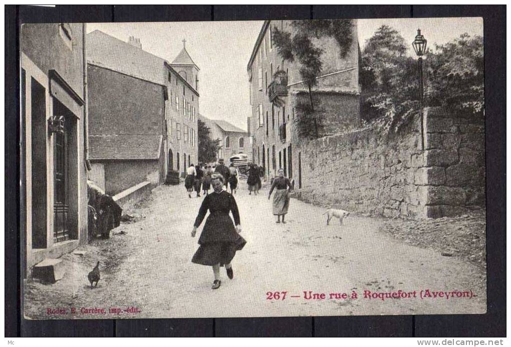 12 - Une Rue à Roquefort  (Aveyron) - Animée