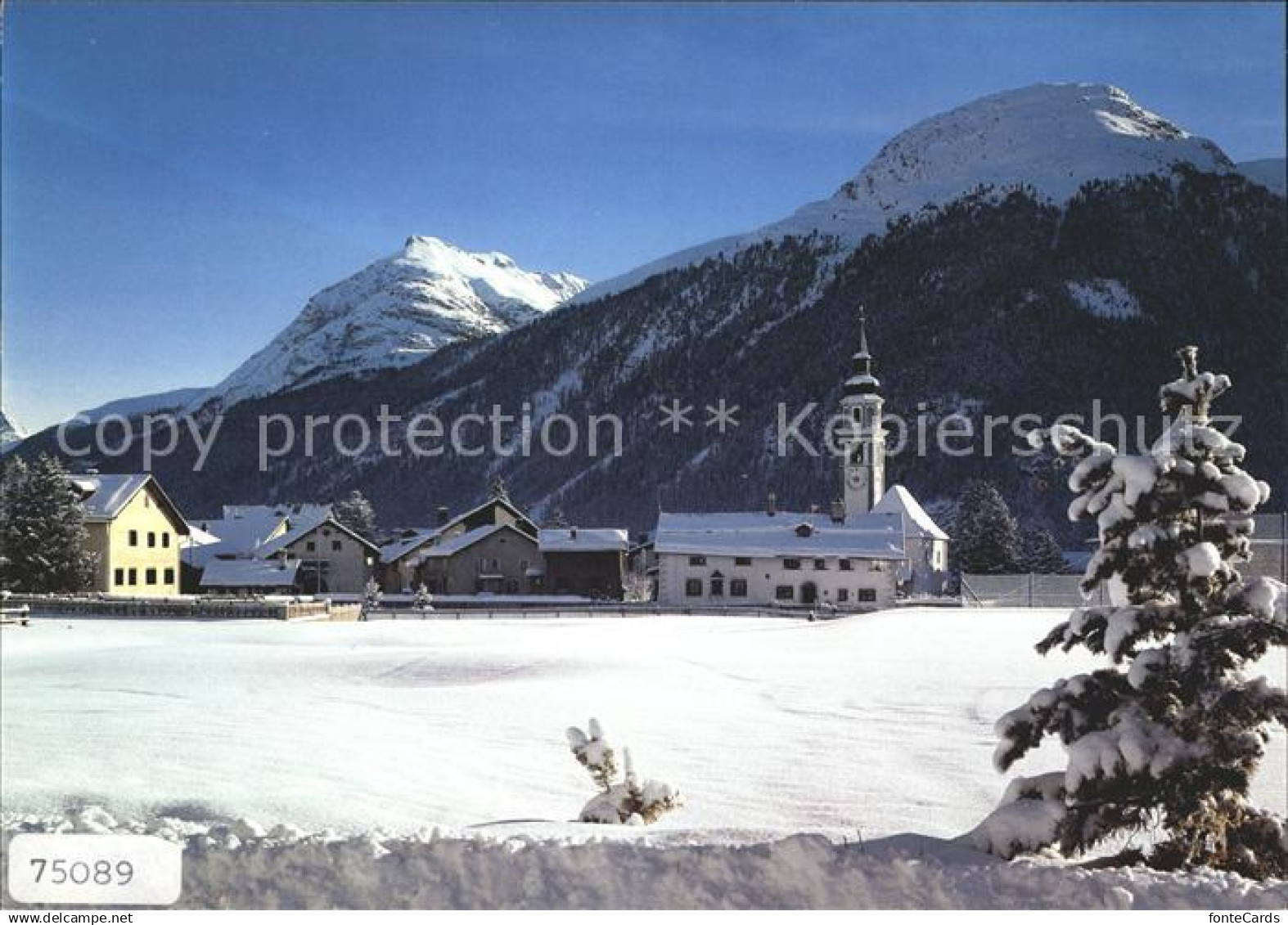 12004700 Bever Maloja Ortsblick mit Kirche Bever