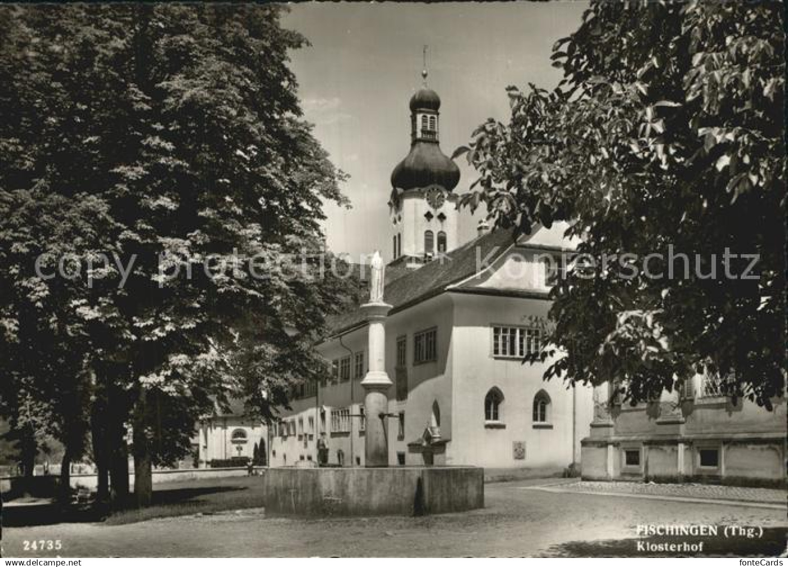 12587194 Fischingen TG Klosterhof Brunnen Kirchturm Fischingen