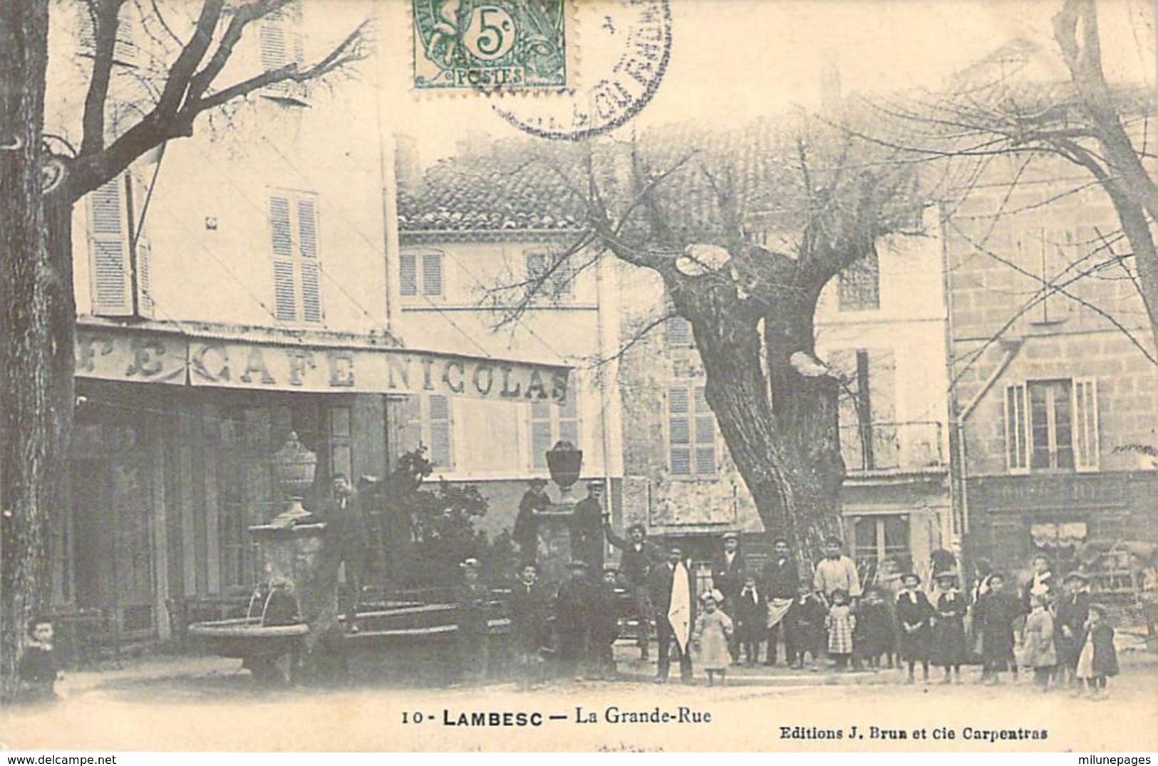 13 BOUCHES du RHONE Animation devant le Café Nicolas Grande Rue à LAMBESC