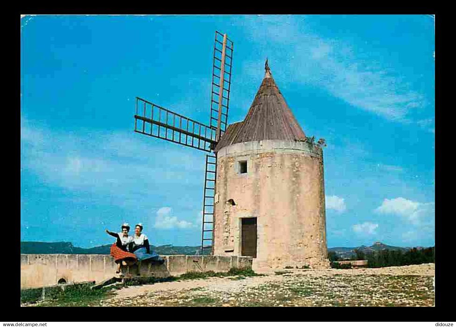 13 - Fontvieille - Le Moulin de Daudet - Folklore - CPM - Voir Scans Recto-Verso