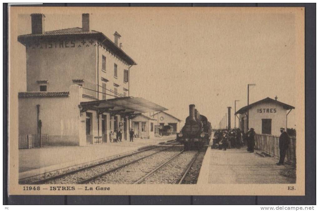 13 - Istres - La Gare - animée ( locomotive )