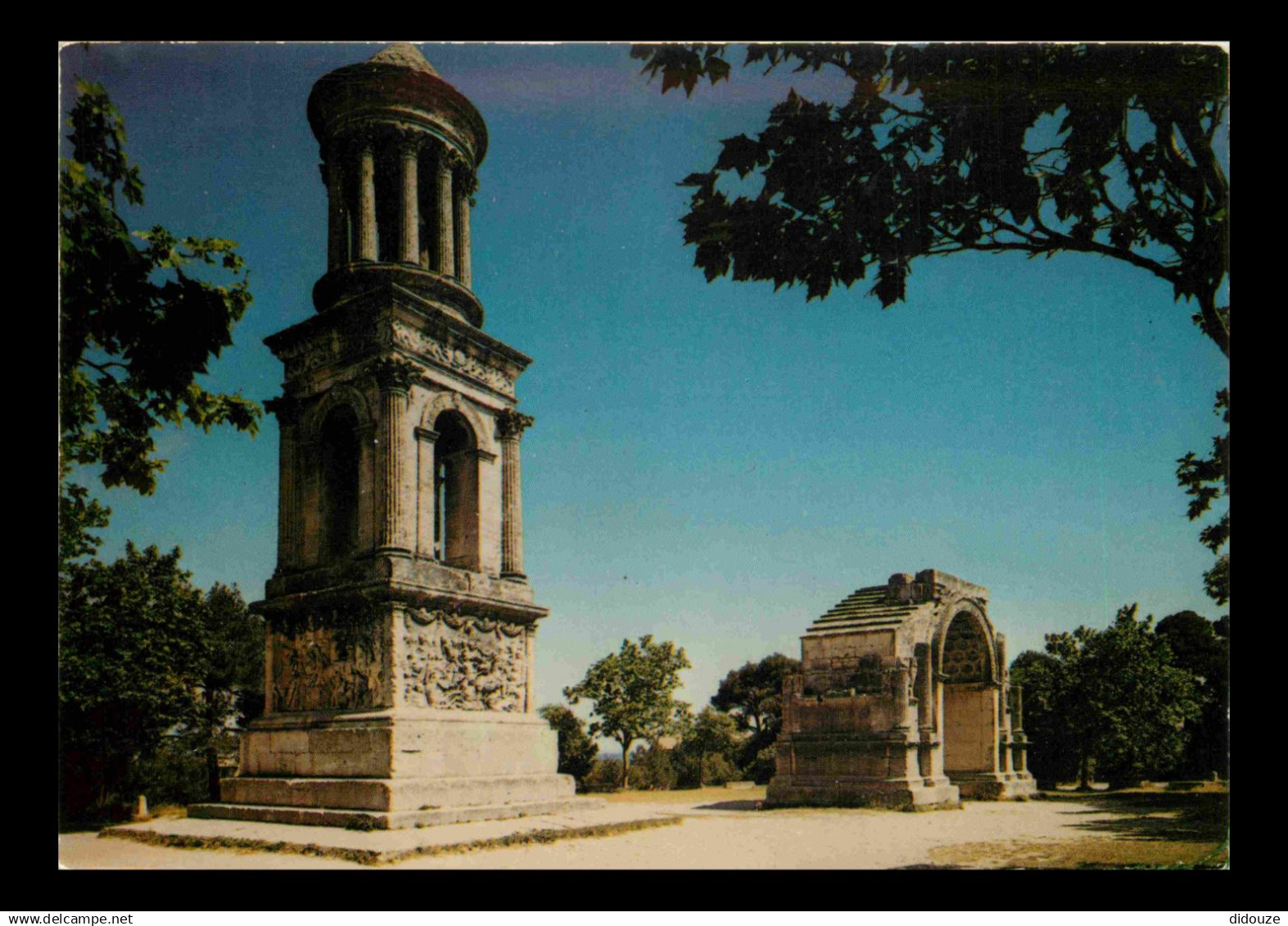 13 - Saint Remy de Provence - Les Antiques et le Mausolée - CPM - Voir Scans Recto-Verso