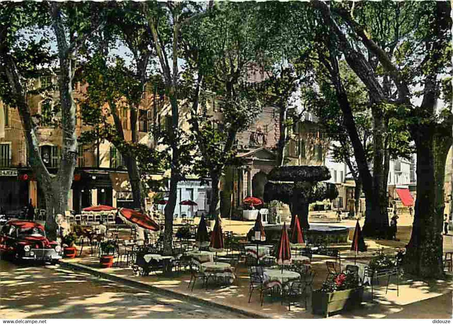 13 - Salon de Provence - La Place Crousillat - La Fontaine Moussue - CPM - Voir Scans Recto-Verso