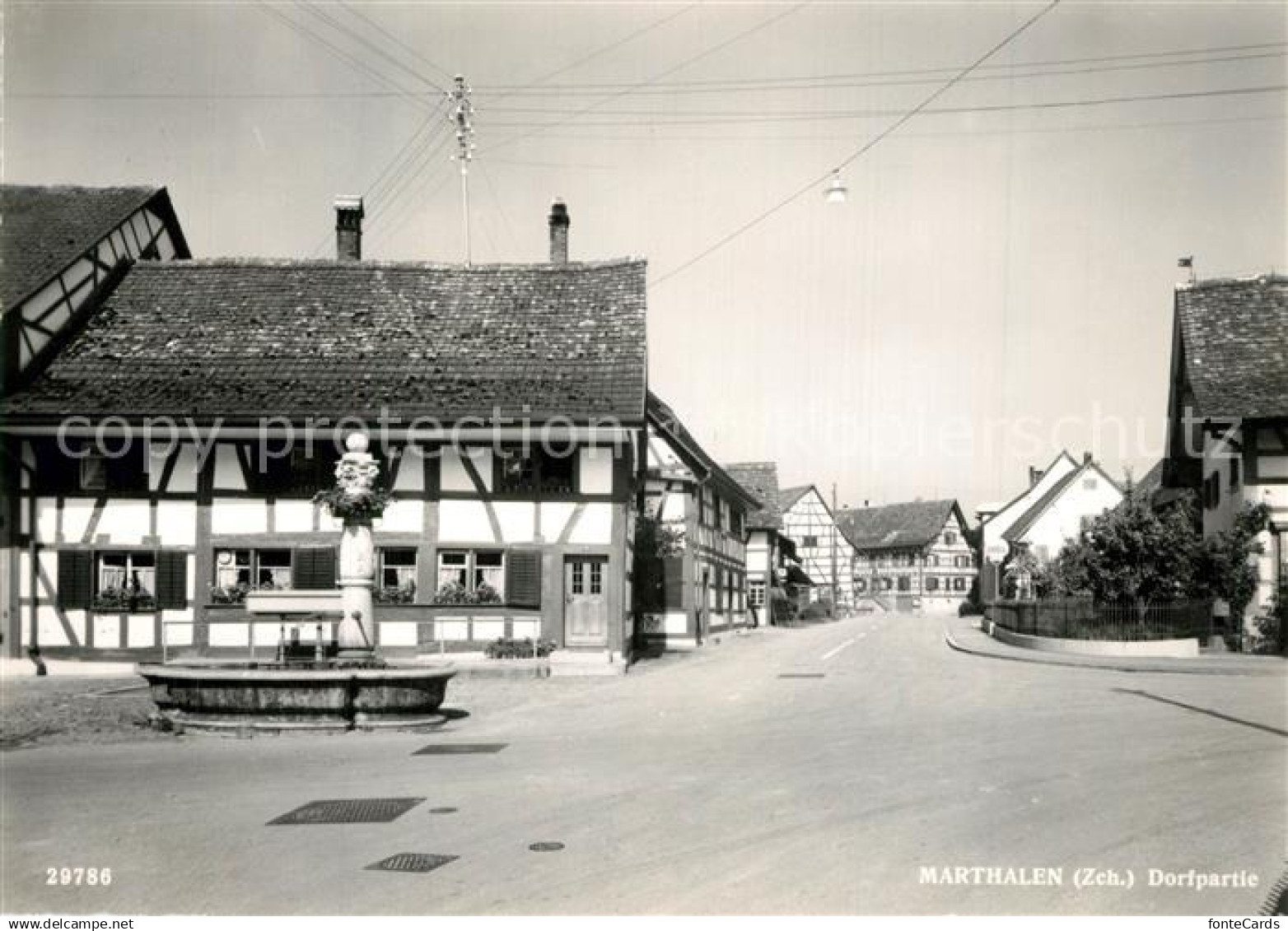 13611958 Marthalen Hauptstrasse Brunnen Fachwerkhaeuser