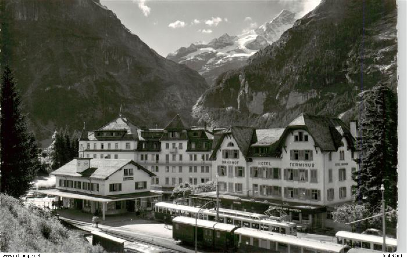 13949894 Grindelwald BE Bahnhof mit Hotels Bahnhof Terminus und Regina