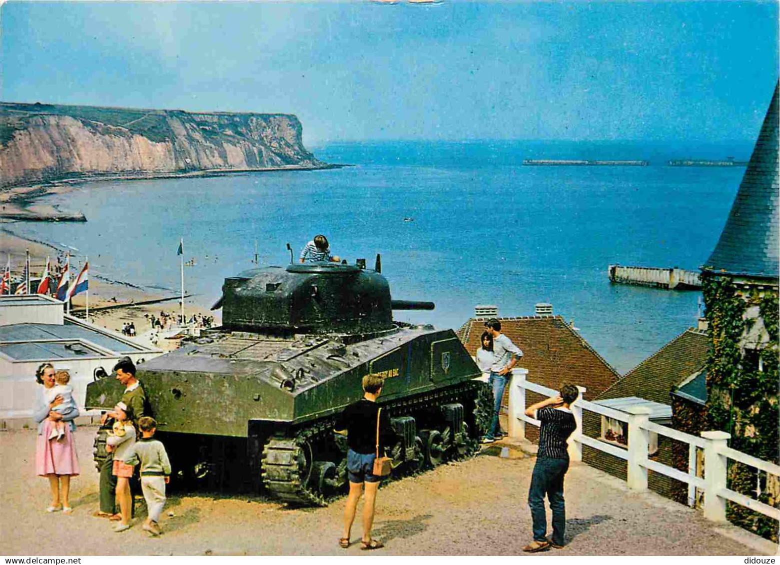 14 - Arromanches - Le tank - CPM - Voir Scans Recto-Verso