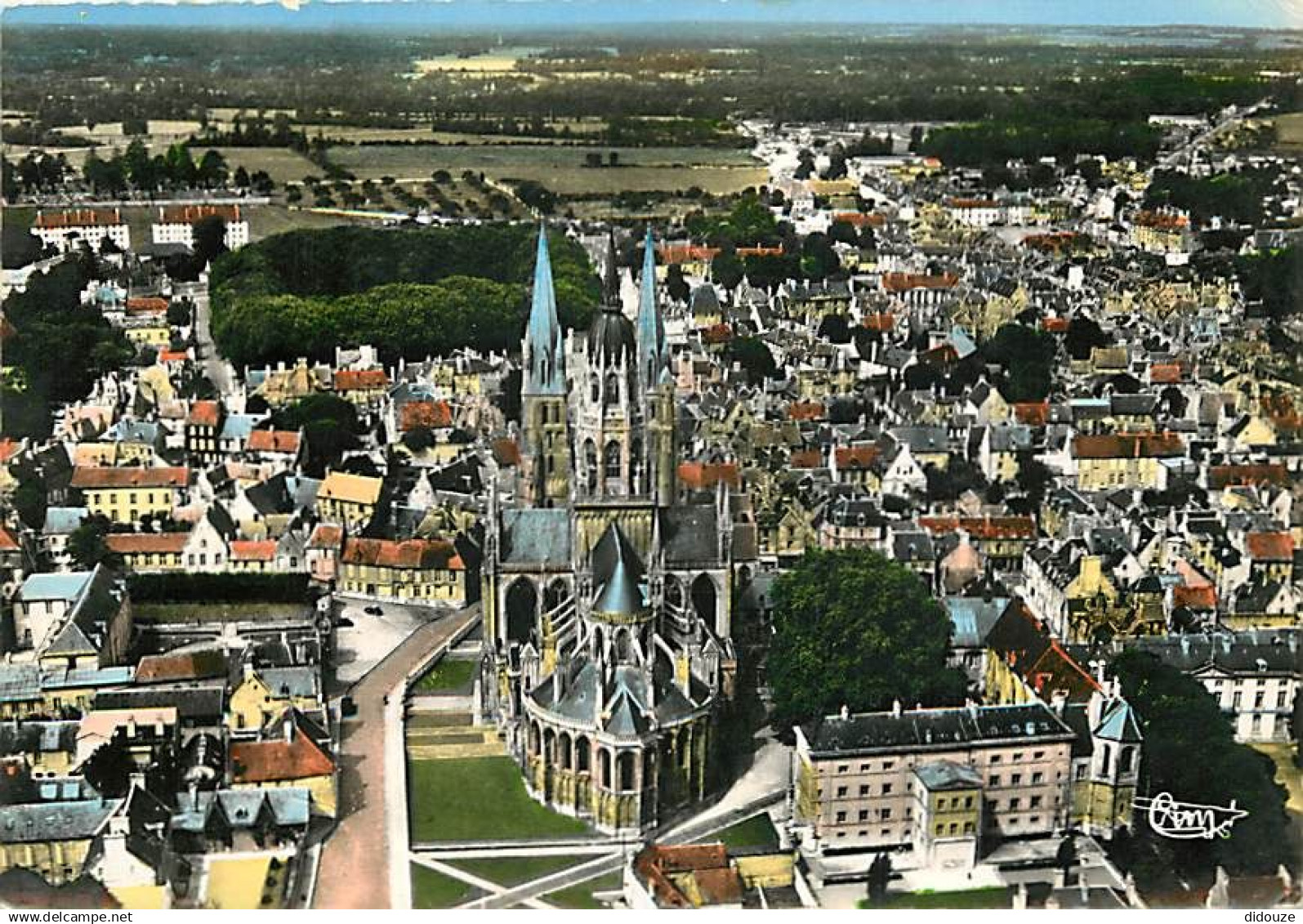 14 - Bayeux - Vue Générale aérienne - La Cathédrale Notre Dame - Flamme Postale de Bayeux - CPM - Voir Scans Recto-Verso