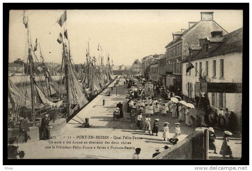 14 Port-en-Bessin-Huppain quai procession D14D K14552K C14515C RH103948