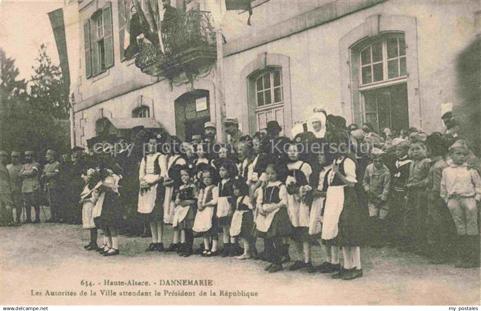 14006692 Dannemarie Mantes-la-Jolie 78 Yvelines Les Autorites de la Ville attend