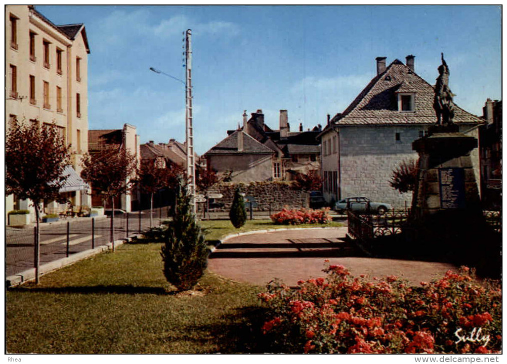 15 Allanche monument aux morts