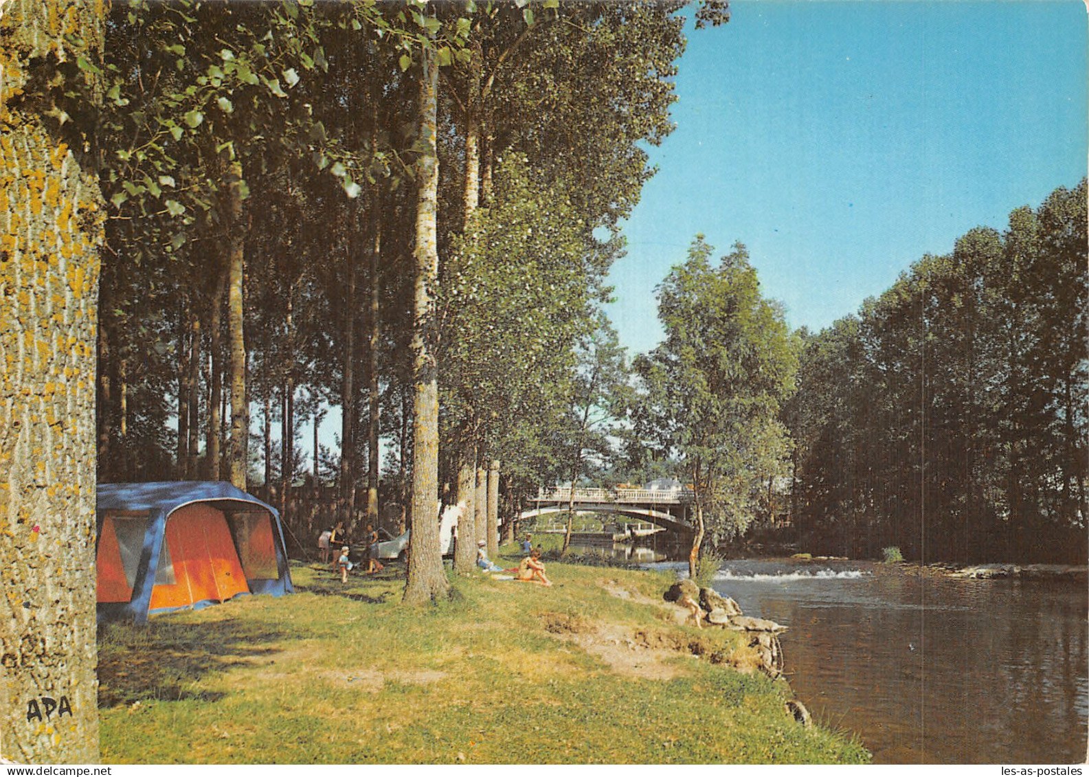 15 ARPAJON SUR CERE CAMPING MUNICIPAL SUR LES BORDS DE LA CERE