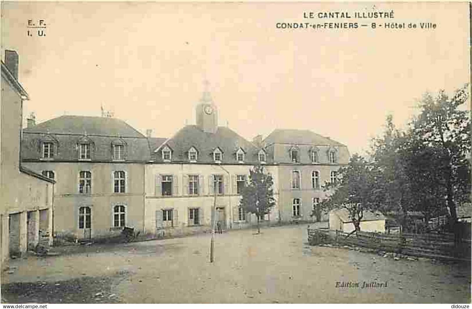 15 - Condat en Feniers - Hotel de Ville - Animée - CPA - Voir Scans Recto-Verso