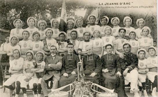 16 - ANGOULEME: " La Jeanne d'Arc"