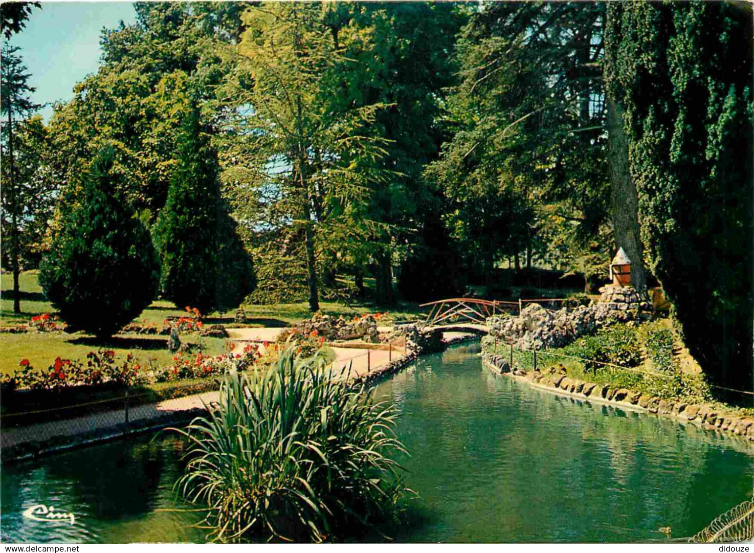 16 - Chateauneuf sur Charente - Le jardin public - CPM - Voir Scans Recto-Verso