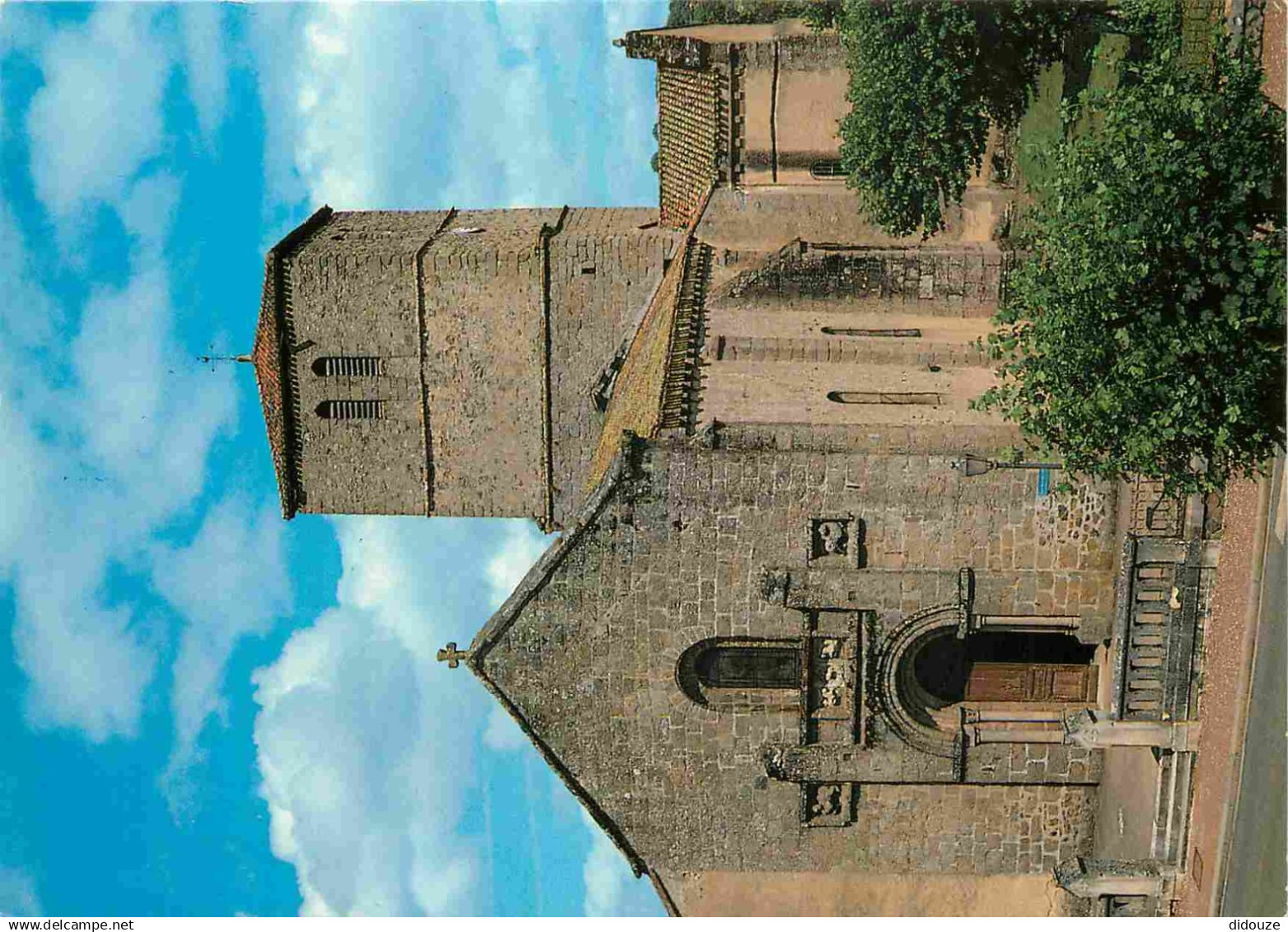 16 - Confolens - Eglise Saint-Barthelemy - CPM - Voir Scans Recto-Verso