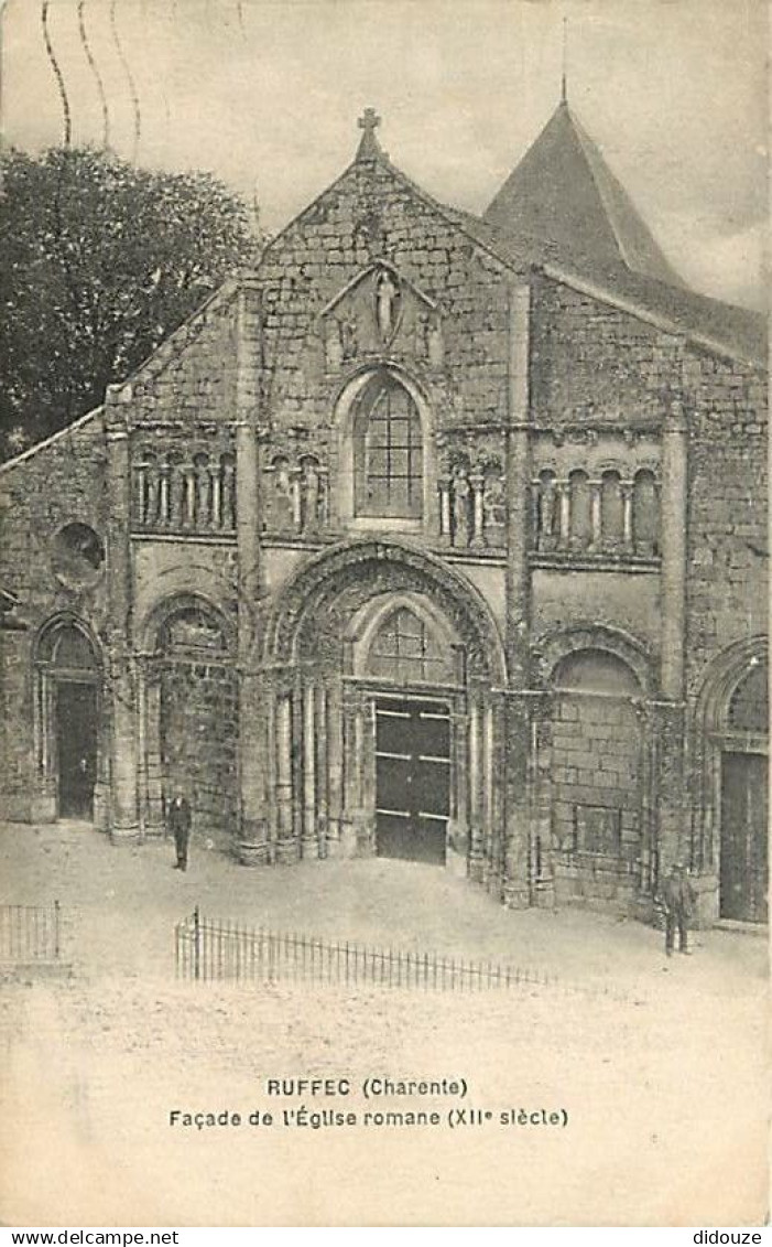 16 - Ruffec - Façade de l'Église romane (Xlle siècle) - Animée - CPA - Voir Scans Recto-Verso