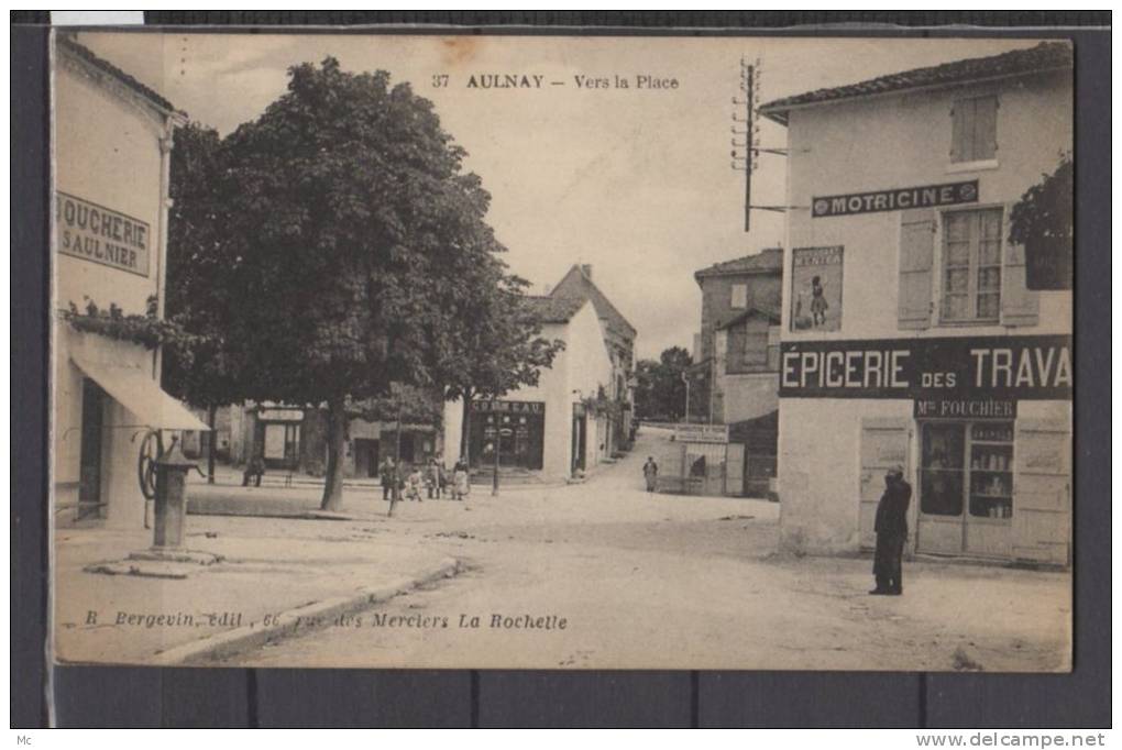 17 - Aulnay - Vers la place