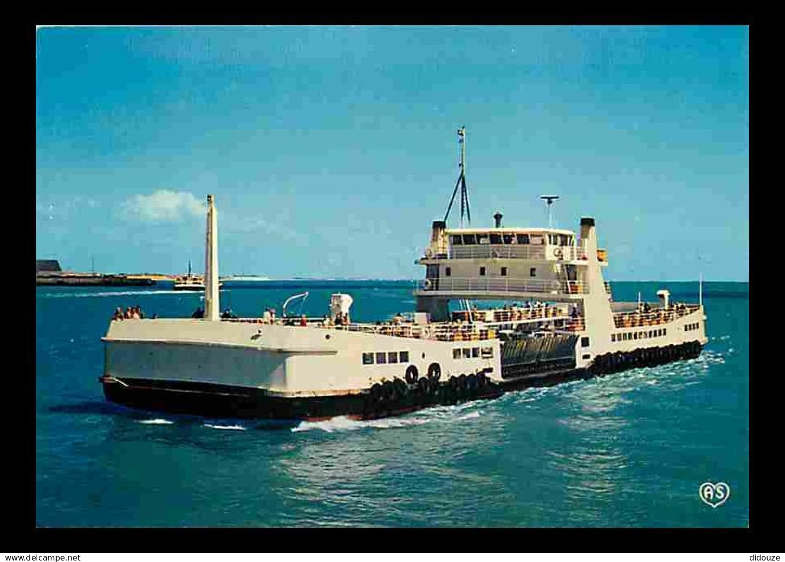 17 - Ile de Ré - Le Bac Maréchal de Toiras effectuant la traversée La Pallice Ile de Ré - Bateaux - Carte Neuve - CPM -