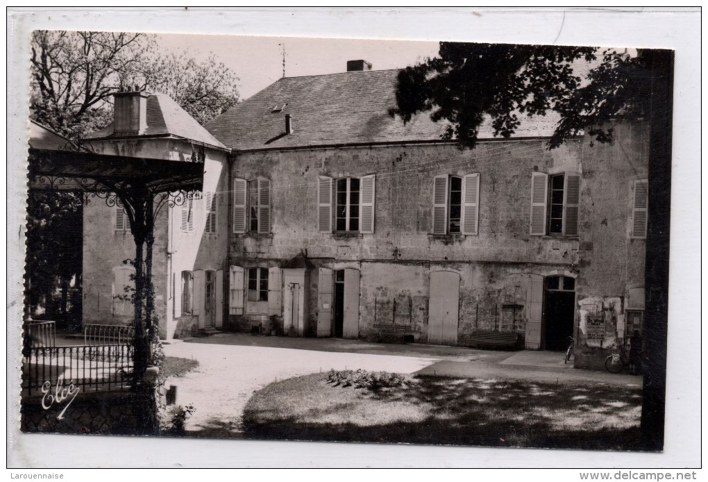 17 - SURGERES - La Mairie