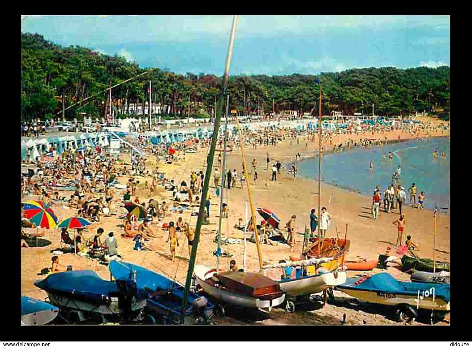 17 - Vaux sur Mer - La plage de Nauzan - Scènes de Plage - CPM - Voir Scans Recto-Verso