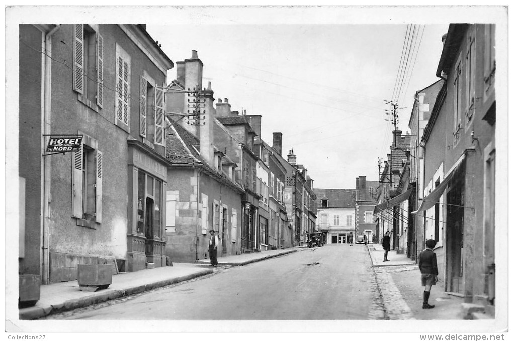 18- CHATEAUMEILLANT- RUE DE LA LIBERATION -  (HOTEL DU NORD)