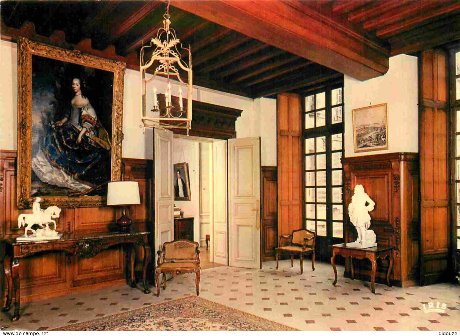 18 - Chateauneuf sur Cher - intérieur du Château - Salle des Gardes - CPM - Voir Scans Recto-Verso