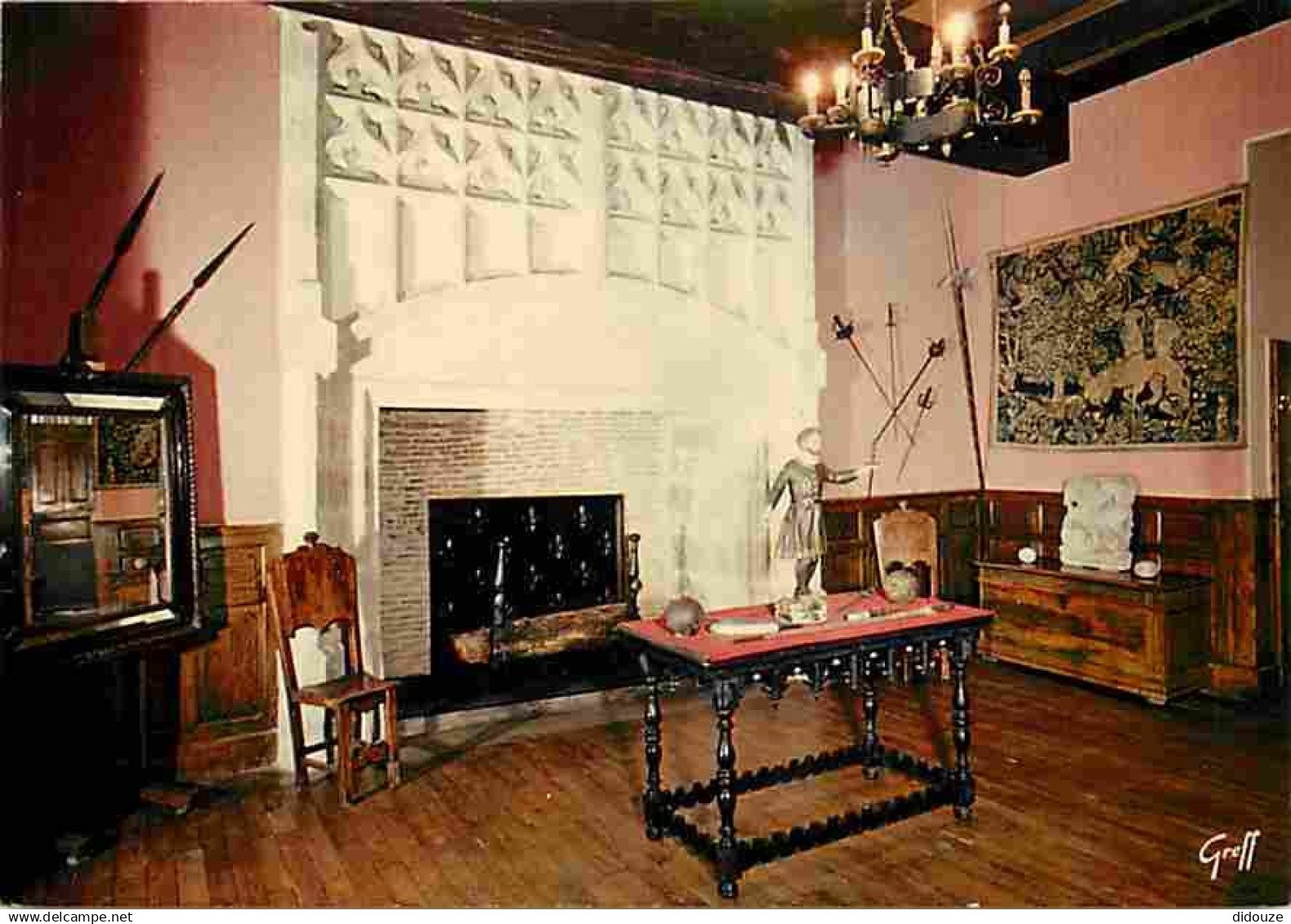 18 - Culan - Intérieur du Château - Salle d'armes - Cheminée gothique - Carte Neuve - CPM - Voir Scans Recto-Verso