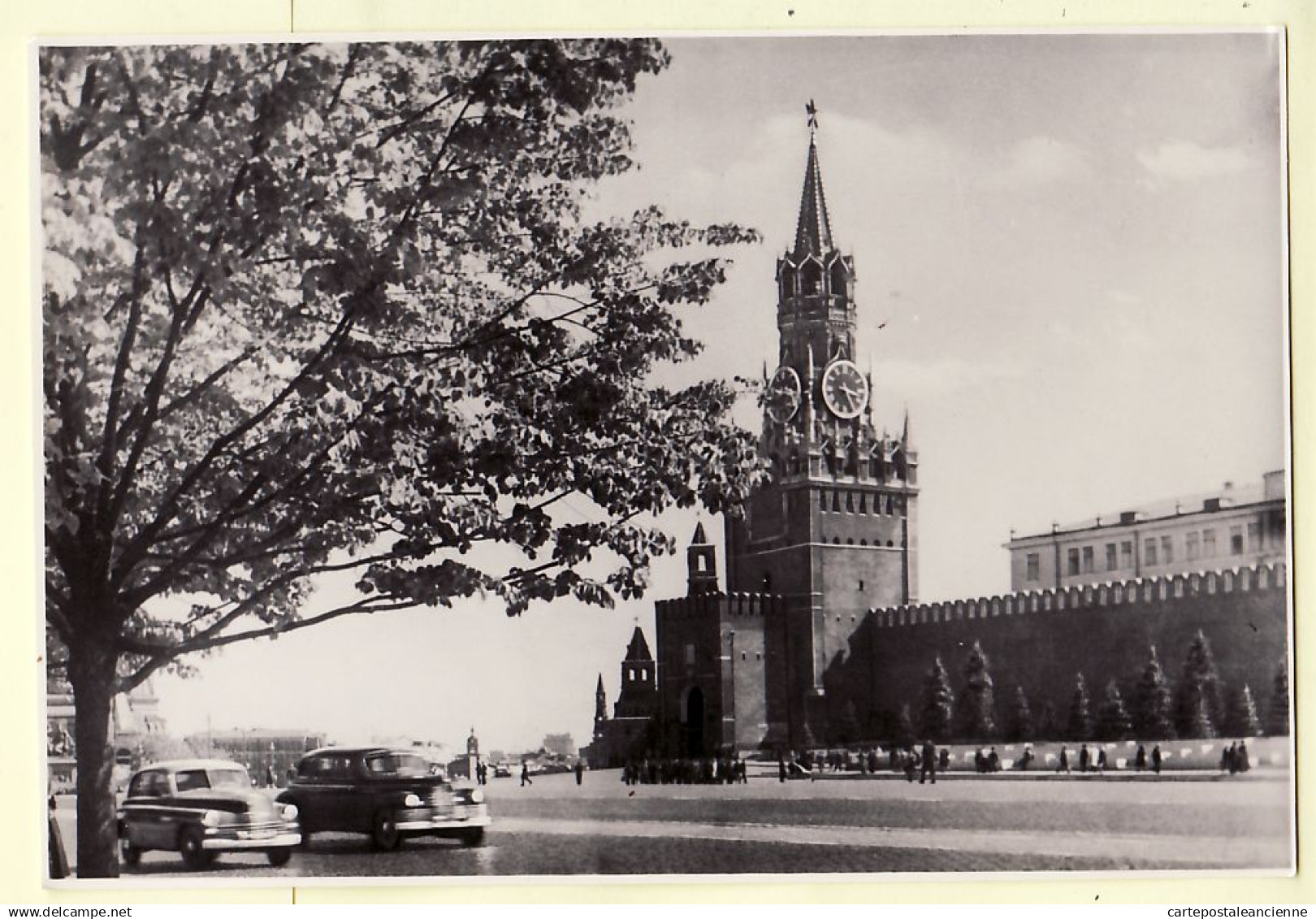 18327 / MOSCOU Moscow KREMLIN Tour SPASSKAÏA Automobiles Moskau Moscù Mockba 1954 Union Républiques Soviétiques CCCP