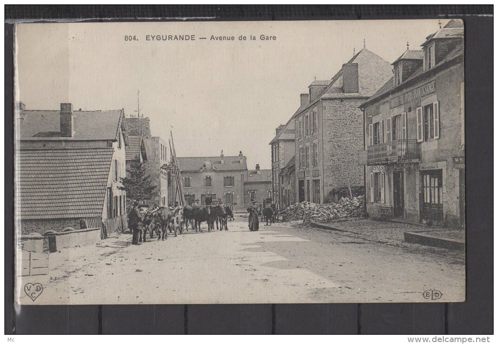 19 - Eygurande - Avenue de la Gare - animée