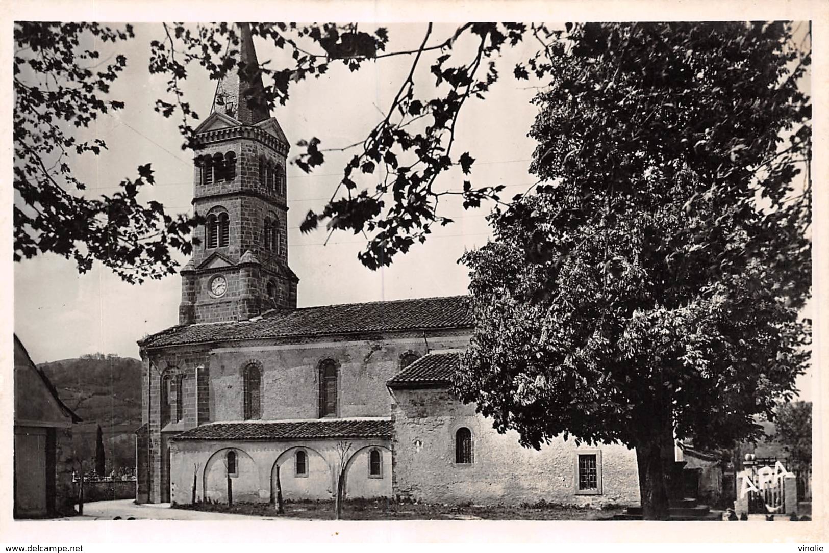 20-7382 : OUST. EGLISE.