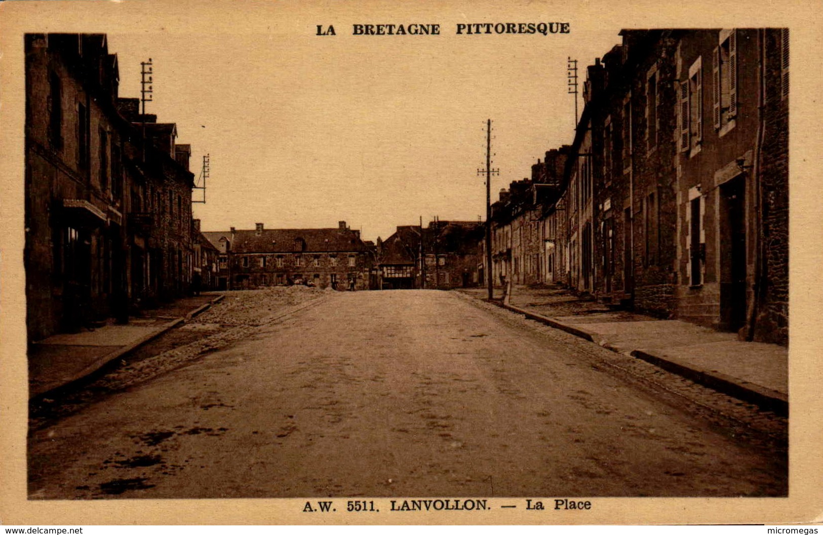 22 - LANVOLLON - La Place