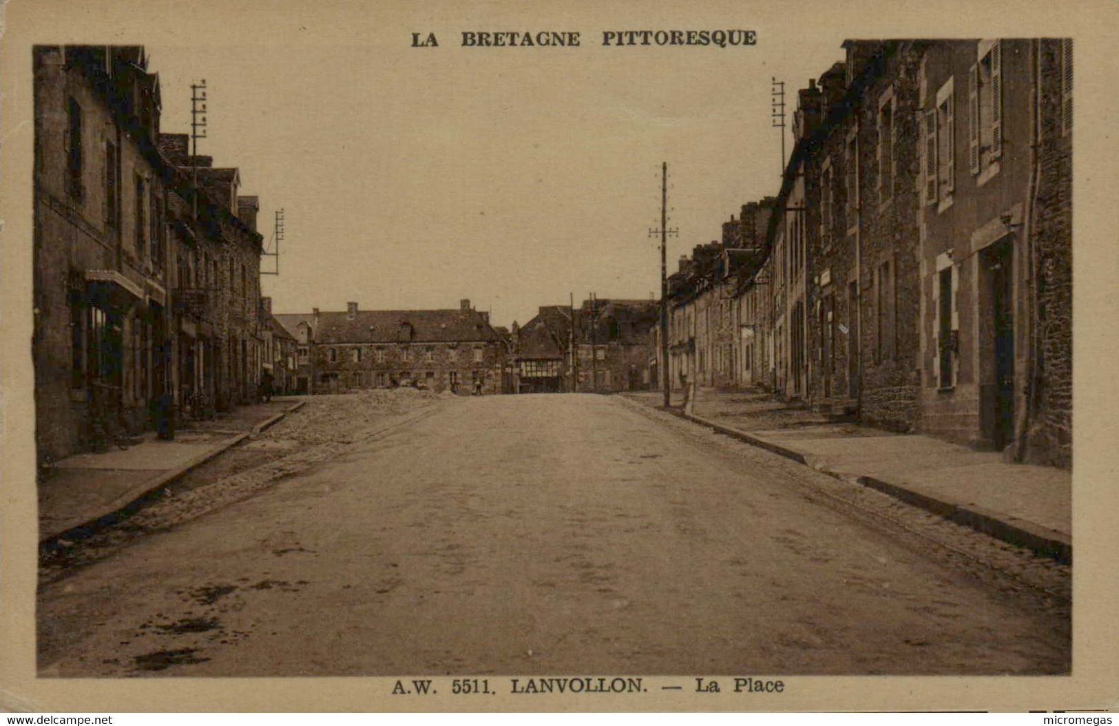 22 - LANVOLLON - La Place