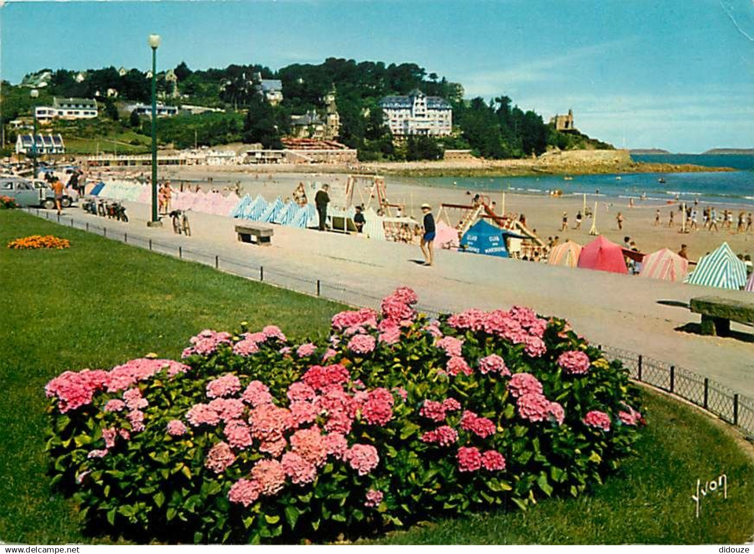 22 - Perros-Guirec - La Plage fleurie de Trestraou - Fleurs - Flamme Postale de Perros-Guirec - CPM - Voir Scans Recto-V