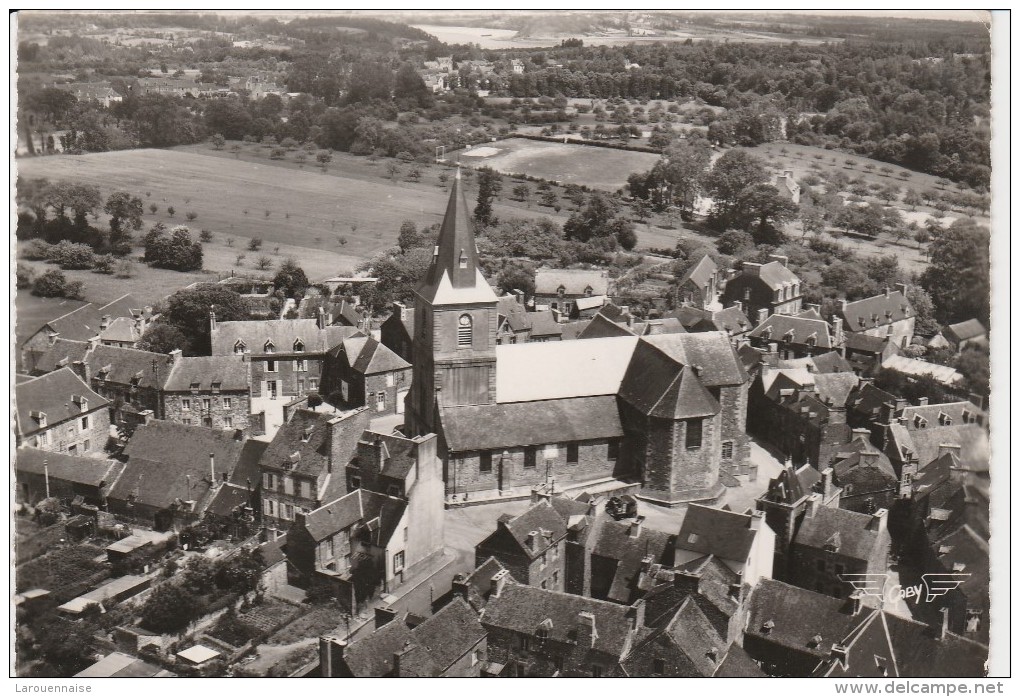 22 - PLOUER SUR RANCE - Place de l'Eglise