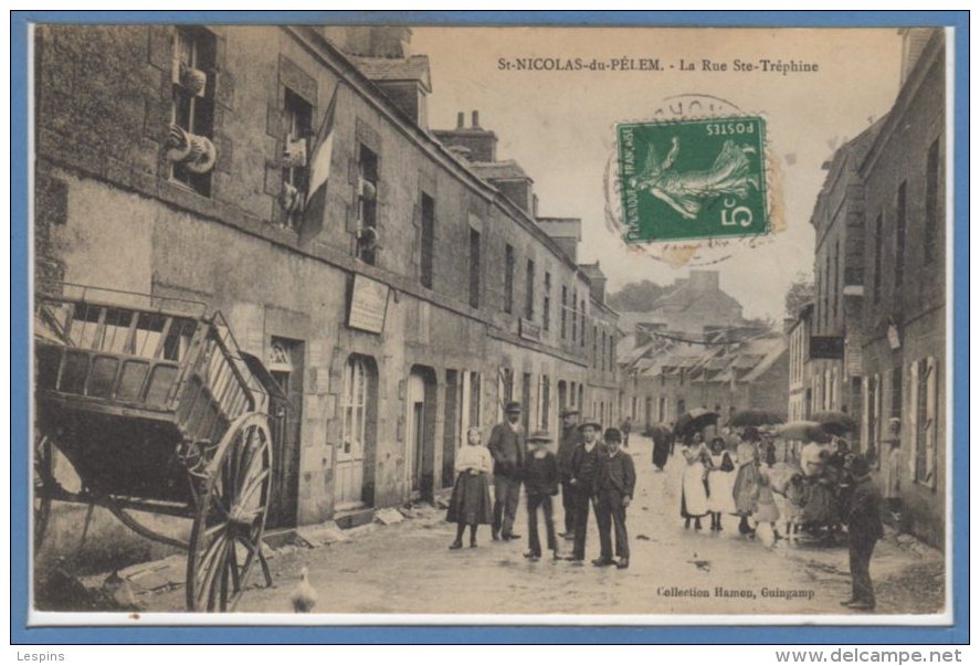 22 - SAINT NICOLAS du PELEM --  La rue Ste Tréphine