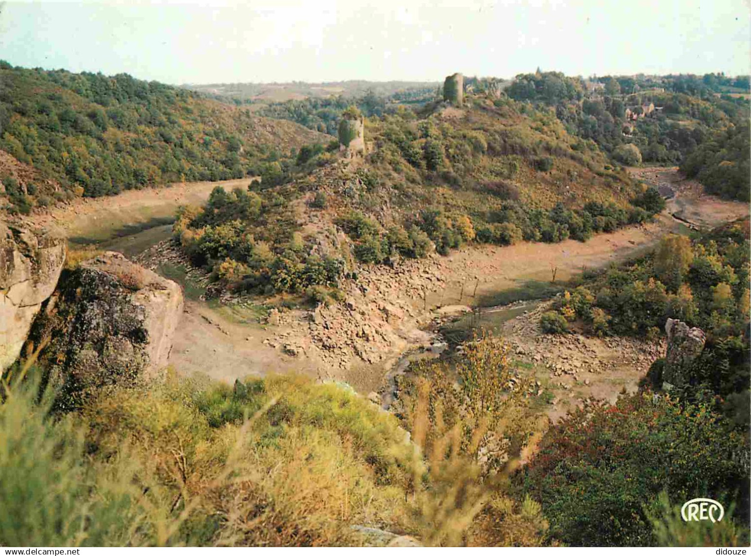 23 - Crozant - Les Ruines de Crozant pendant la vidange du Lac - CPM - Voir Scans Recto-Verso