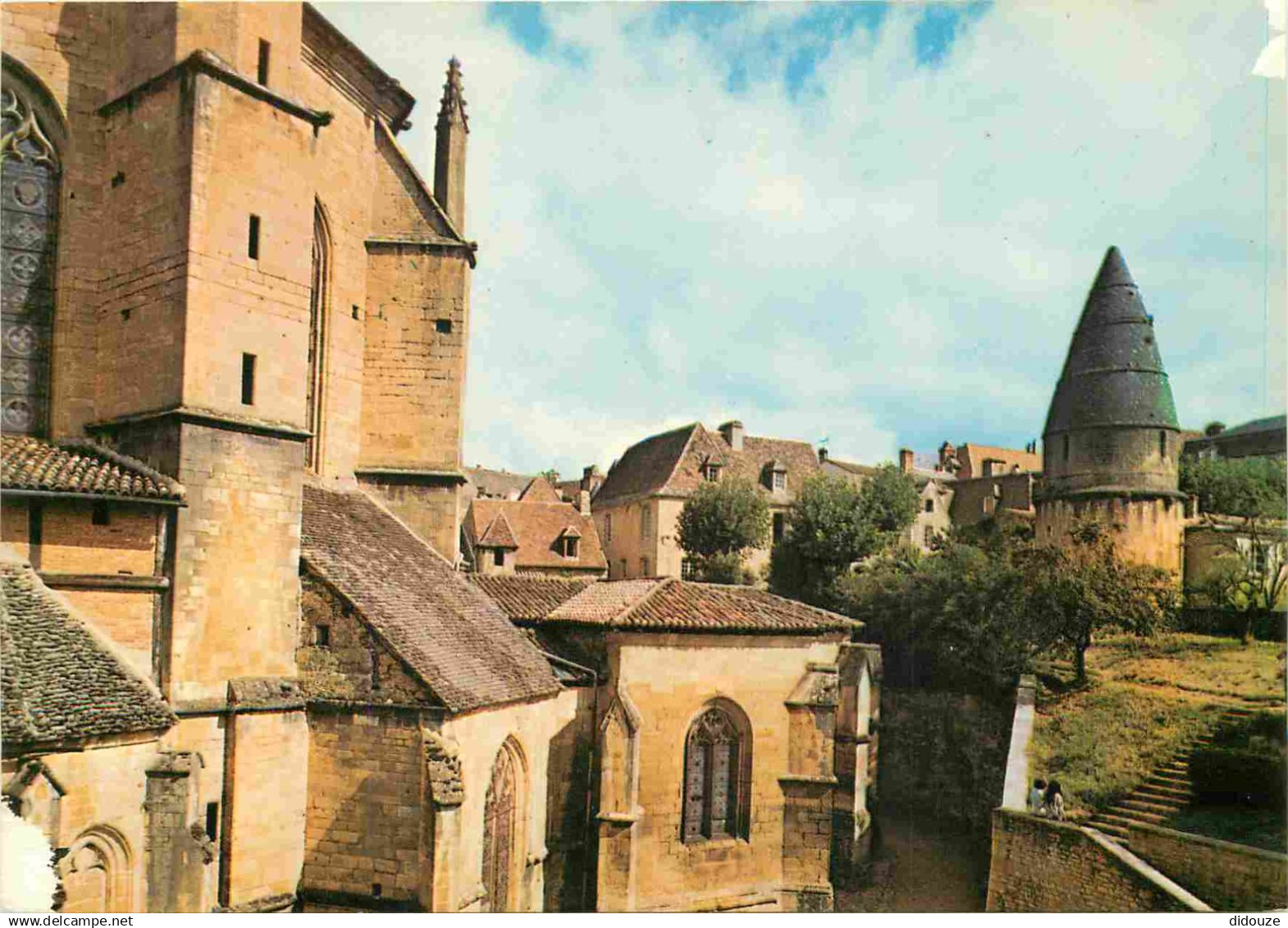 24 - Sarlat la Caneda - L'église Saint-Sacerdos - La lanterne des morts du Xlle siècle - CPM - Voir Scans Recto-Verso